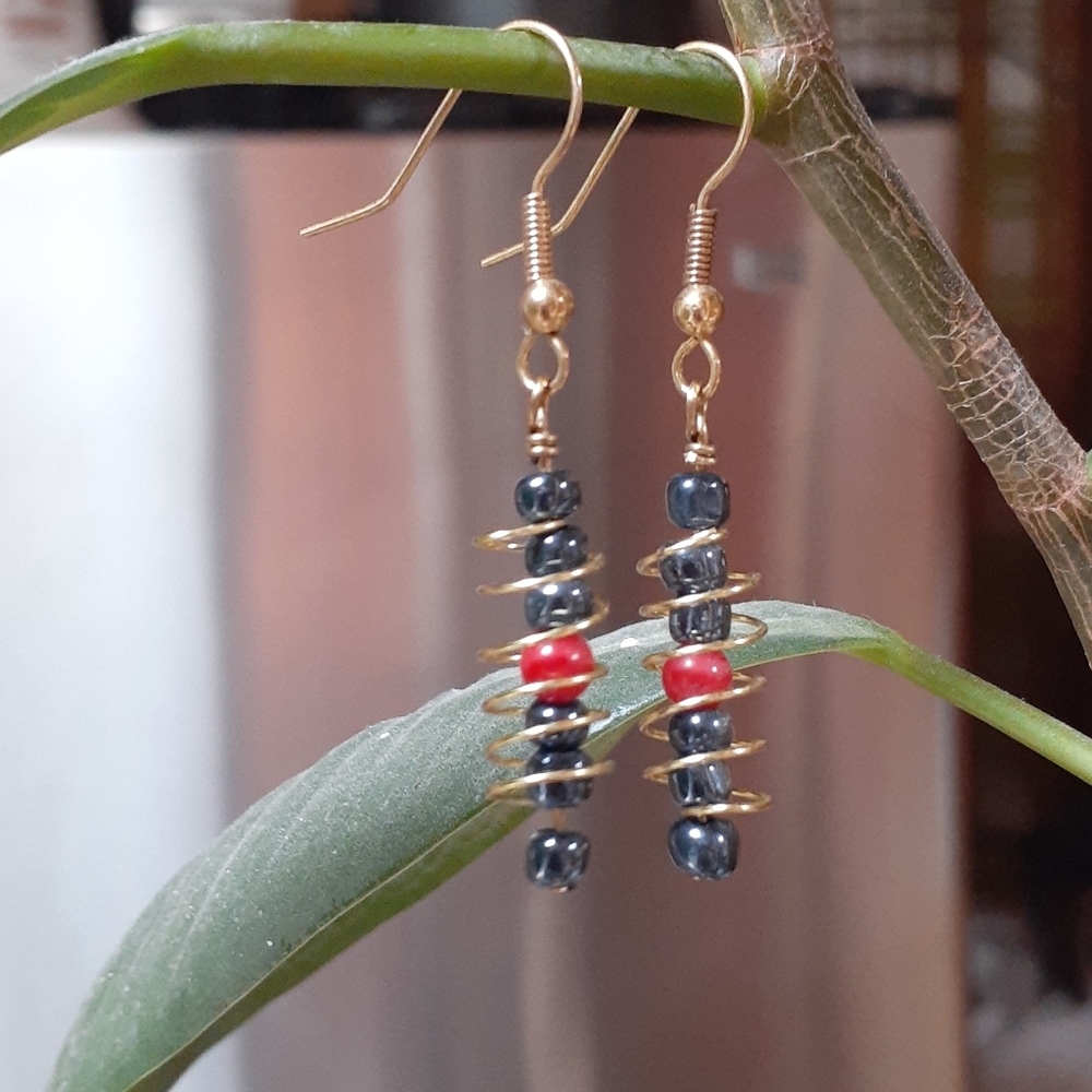 NWT Handcrafted Red/Blk Jetson Swirl Earrings Set